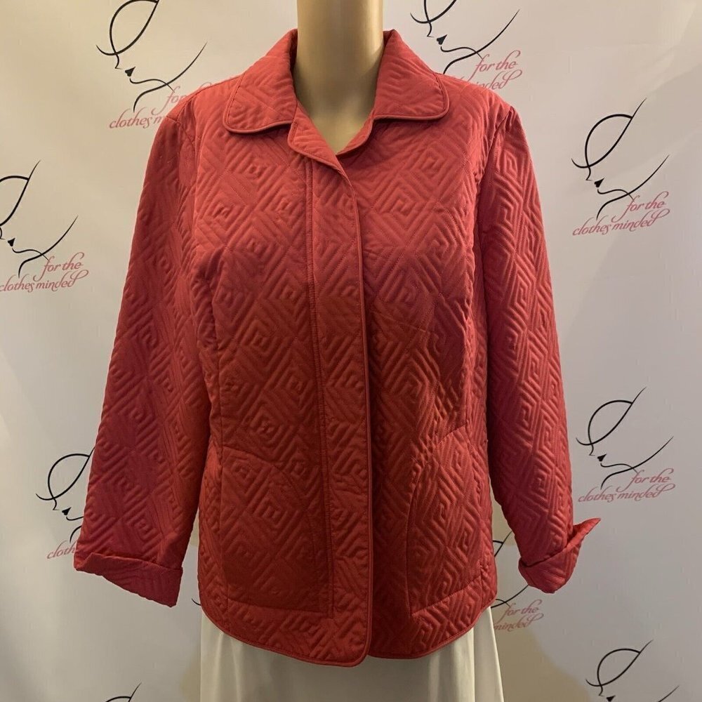 R.Q.T. Size Large. Quilted Lined Long Sleeve Jacket. Zip up. Pockets. B92.